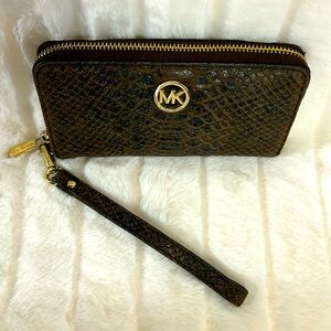 NWOT Michael Kors Zip Around Brown Distressed Snakeskin Wallet/Wristlet